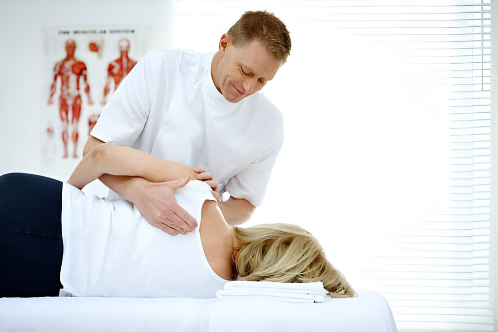 Middle Back Pain: Causes, Treatment, and Expert Care 10 steptodown.com558344 Middle Back Pain: Causes, Treatment, and Expert Care